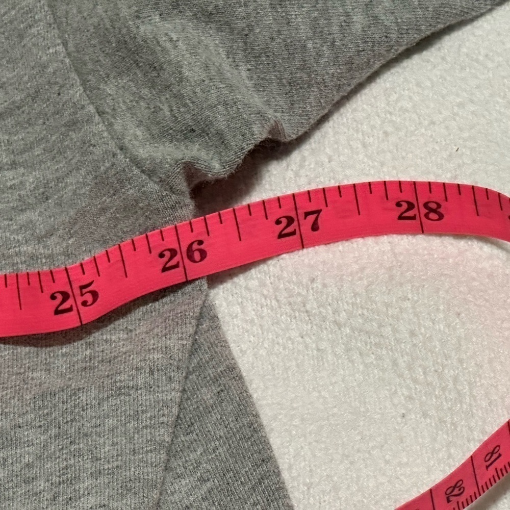 Universal Short Sleeve Tee in Gray and Green - Picture 5 of 6